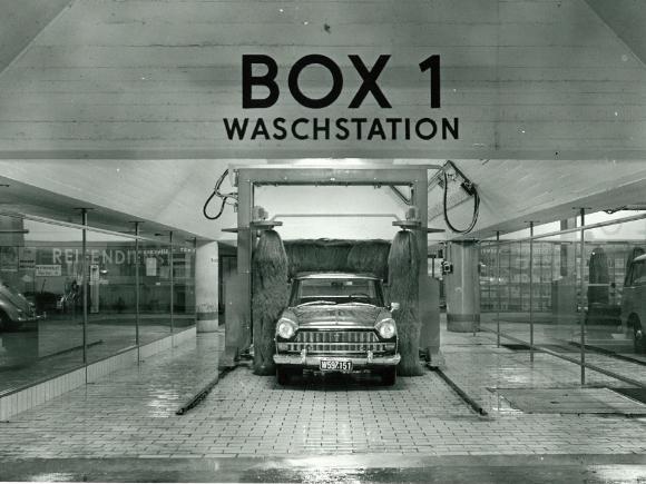 Autowaschbox in der Votivpark-Garage in den 1960er Jahren